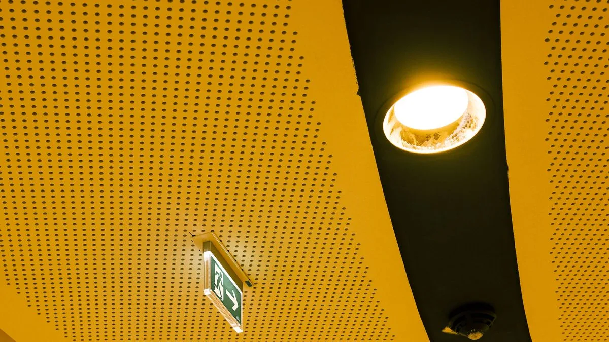 Plafond avec spots encastrés