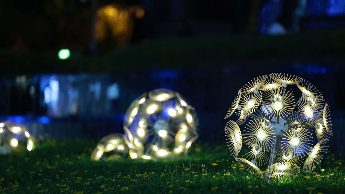 Sphères lumineuses sur une pelouse la nuit
